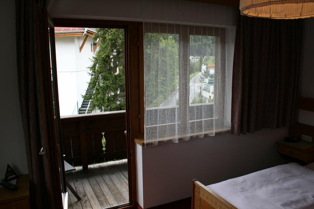 장크트안톤암아를베르크 Haus Oberland B&B 외부 사진